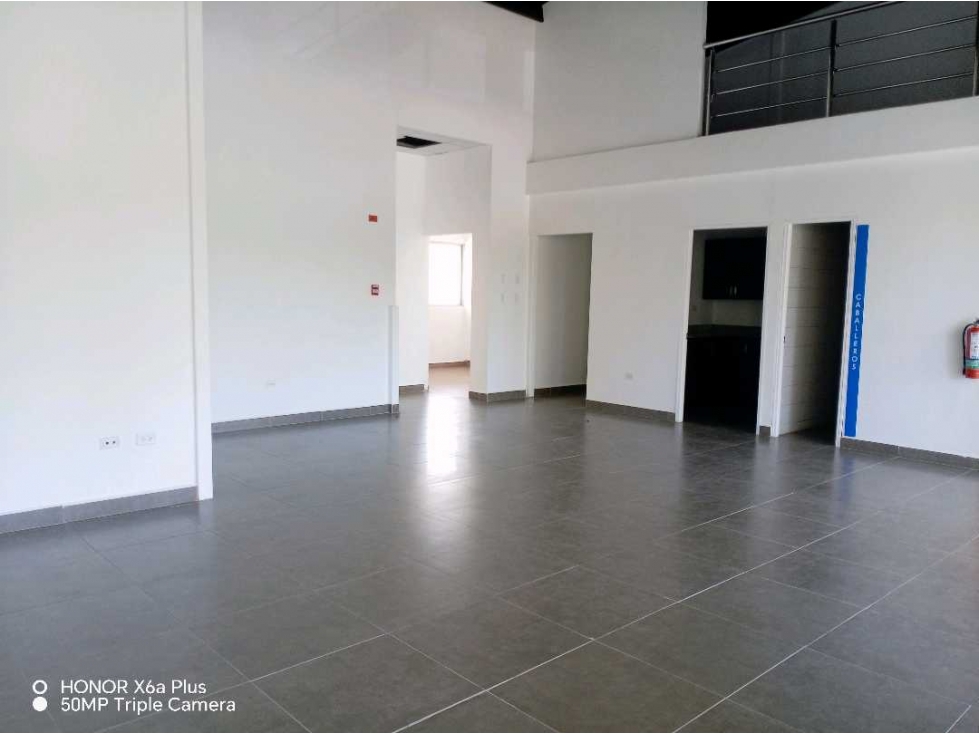 Alquilo modernas oficinas de 196 mtrs en David, cerca Plaza Terronal - 1