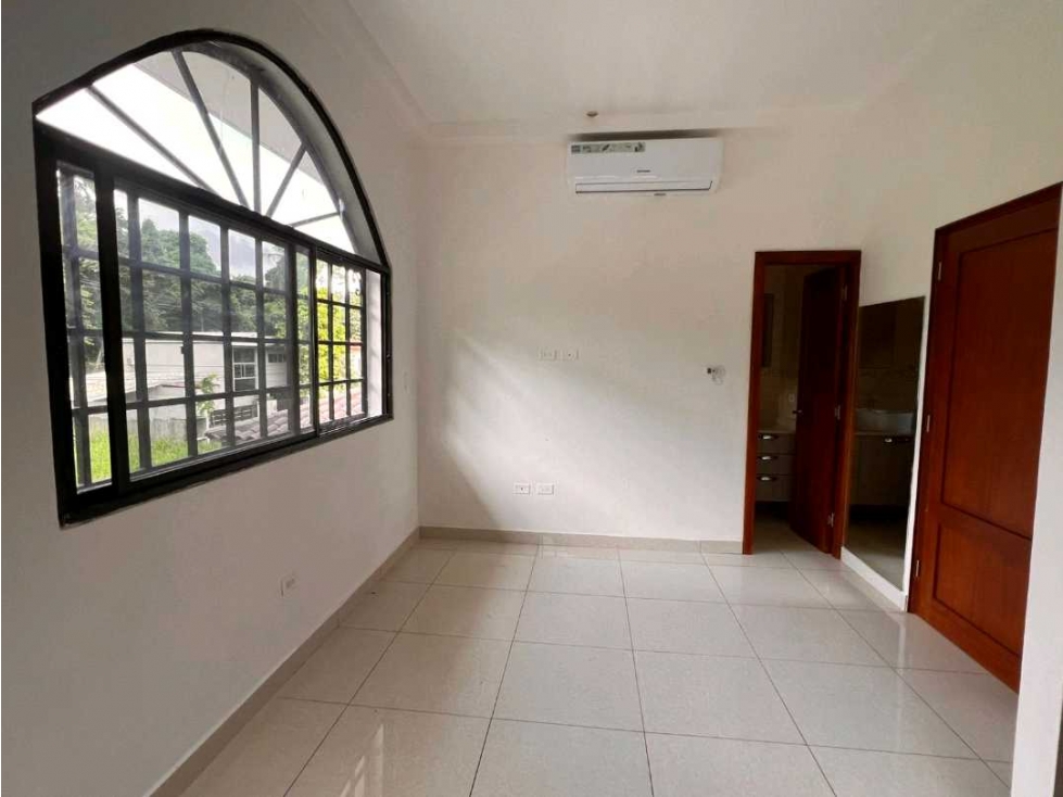ALQUILO O VENDO CASA EN LLANOS DE CURUNDU ALBROOK — foto 5