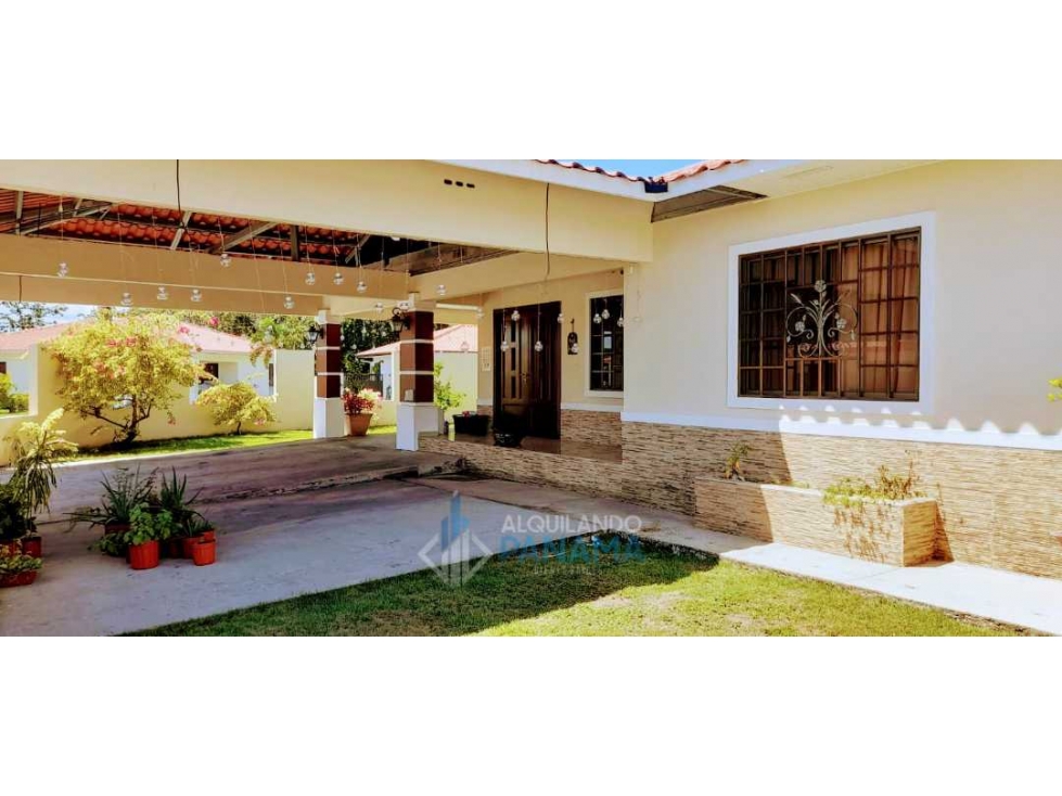 Vendo elegante residencia en Villa Patricia, David
