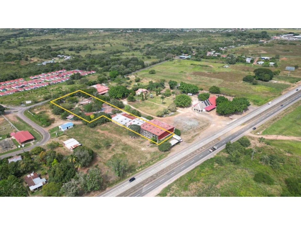 Alquilo o vendo gran Bodega/Galera con terreno en Aguadulce, Coclé - 1