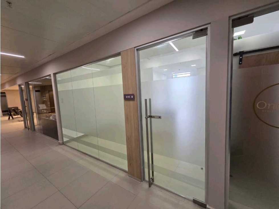 ALQUILO OFFICE SUITE EN TORRE LAS PERLAS TOWN CENTER COSTA DEL ESTE — foto 2