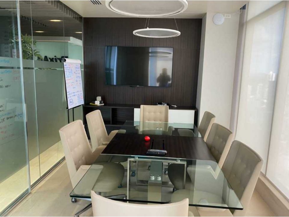 ALQUILER OFICINA AMOBLADA EN TORRE BICSA PISO ALTO 165 M2 — foto 5
