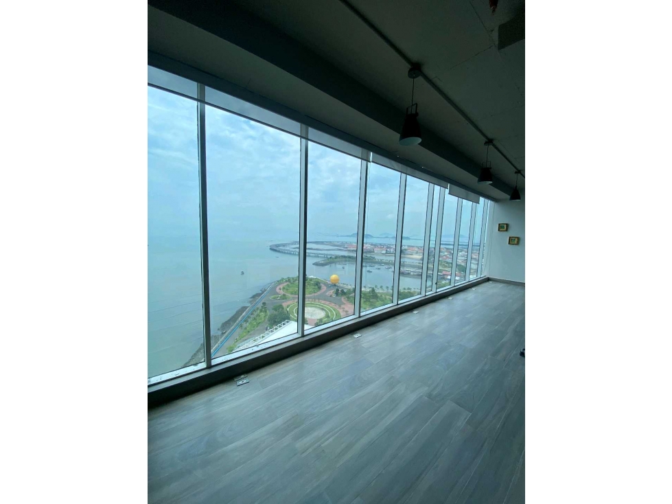 ALQUILO OFICINA AMOBLADA TORRE INTERPLUS AVENIDA BALBOA 123 M2 VV