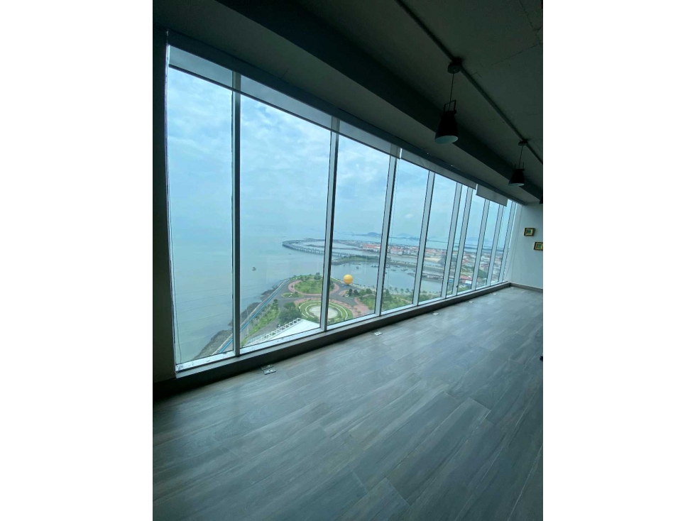 ALQUILO OFICINA AMOBLADA TORRE INTERPLUS AVENIDA BALBOA 123 M2 VV — foto 2