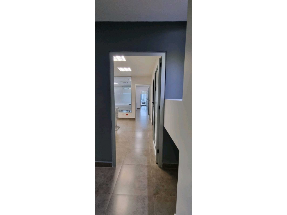 ALQUILO OFICINA AMOBLADA EDIFICIO OFFICE ONE