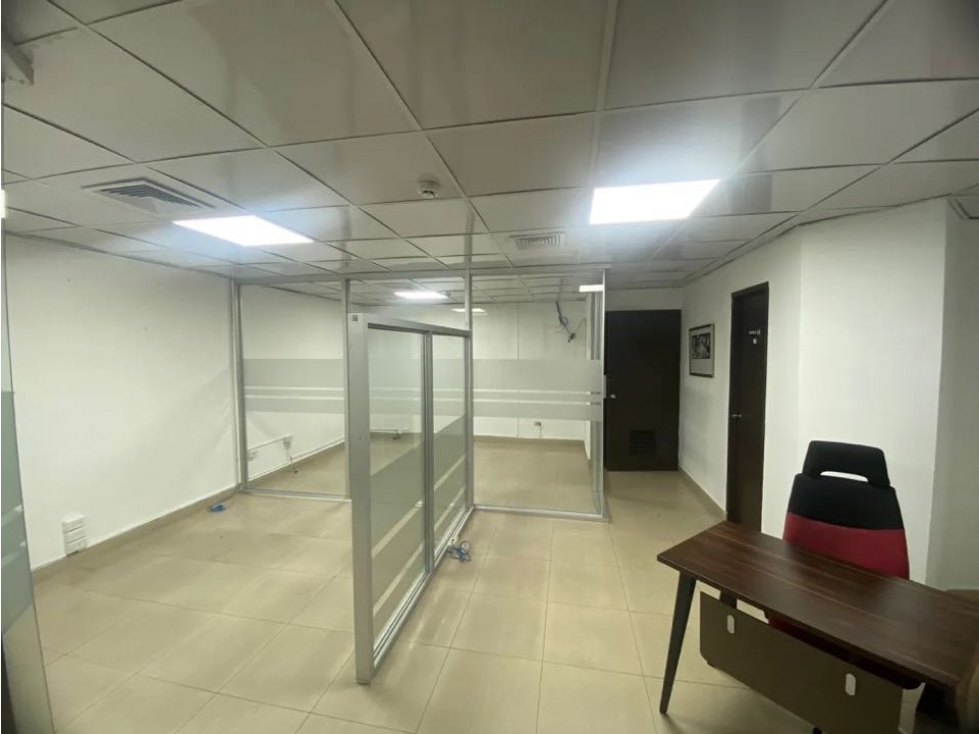 ALQUILO OFICINA EN AVENIDA BALBOA