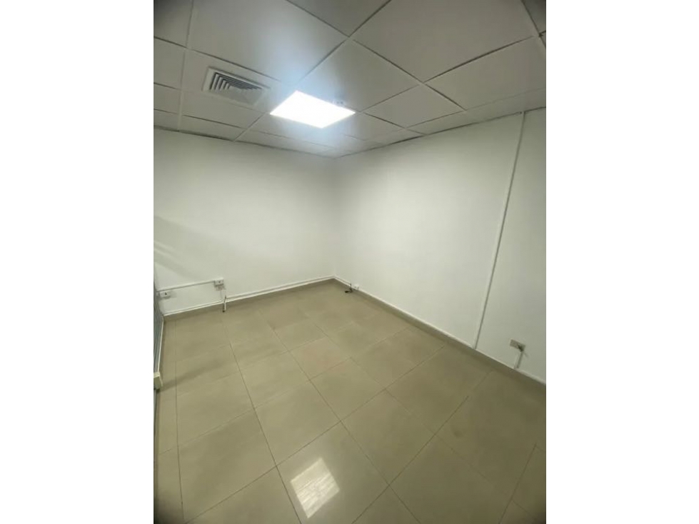ALQUILO OFICINA EN AVENIDA BALBOA — foto 2