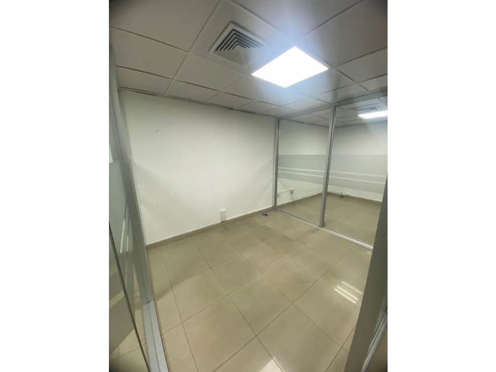 ALQUILO OFICINA EN AVENIDA BALBOA — foto 3