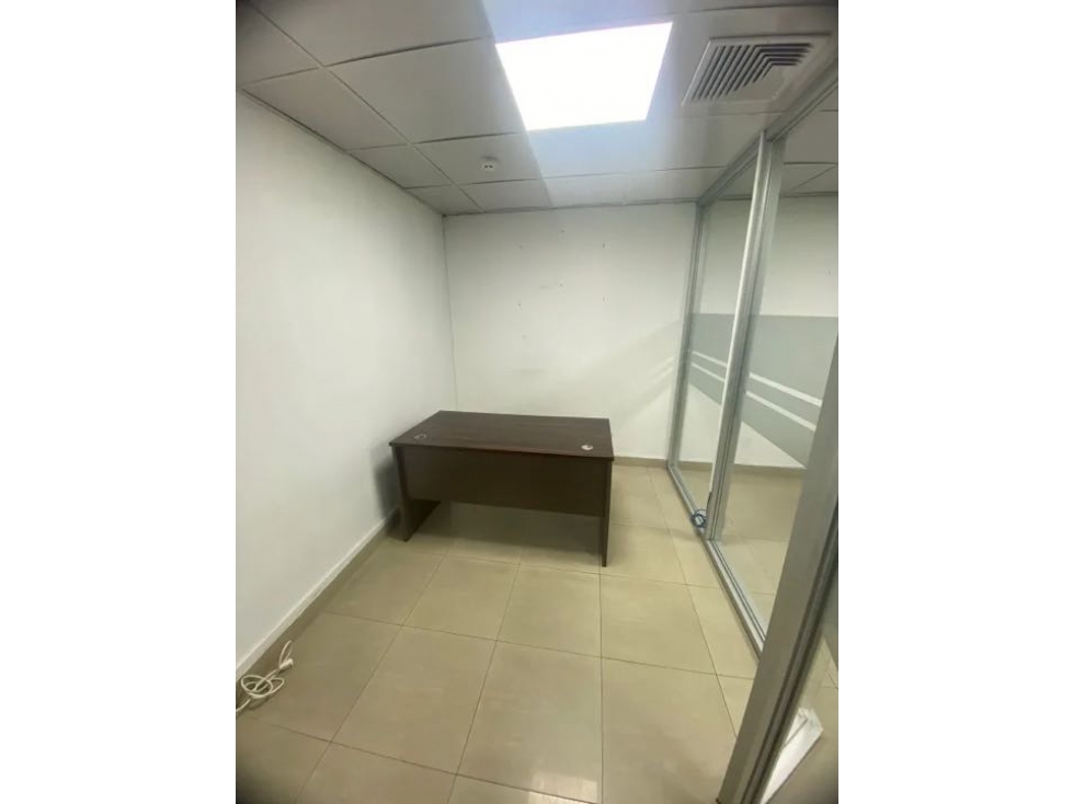 ALQUILO OFICINA EN AVENIDA BALBOA — foto 4