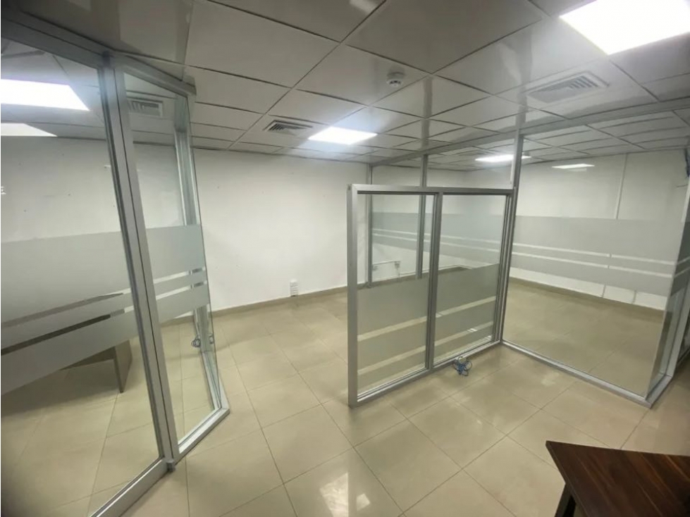 ALQUILO OFICINA EN AVENIDA BALBOA — foto 5