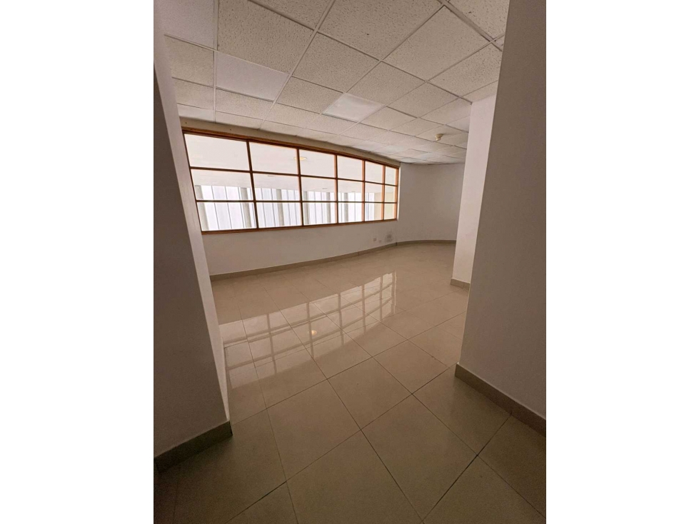 ALQUILO OFICINA EN EDIFICIO EQUILIBRIUM - 1