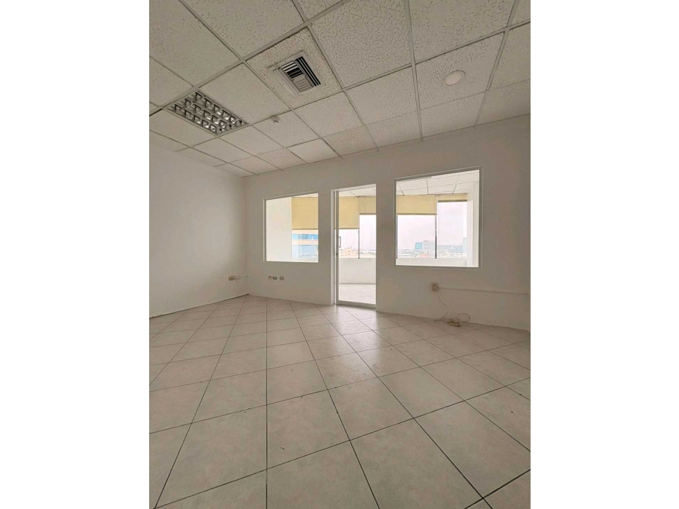 ALQUILO OFICINA EN EDIFICIO NOBIS - 3