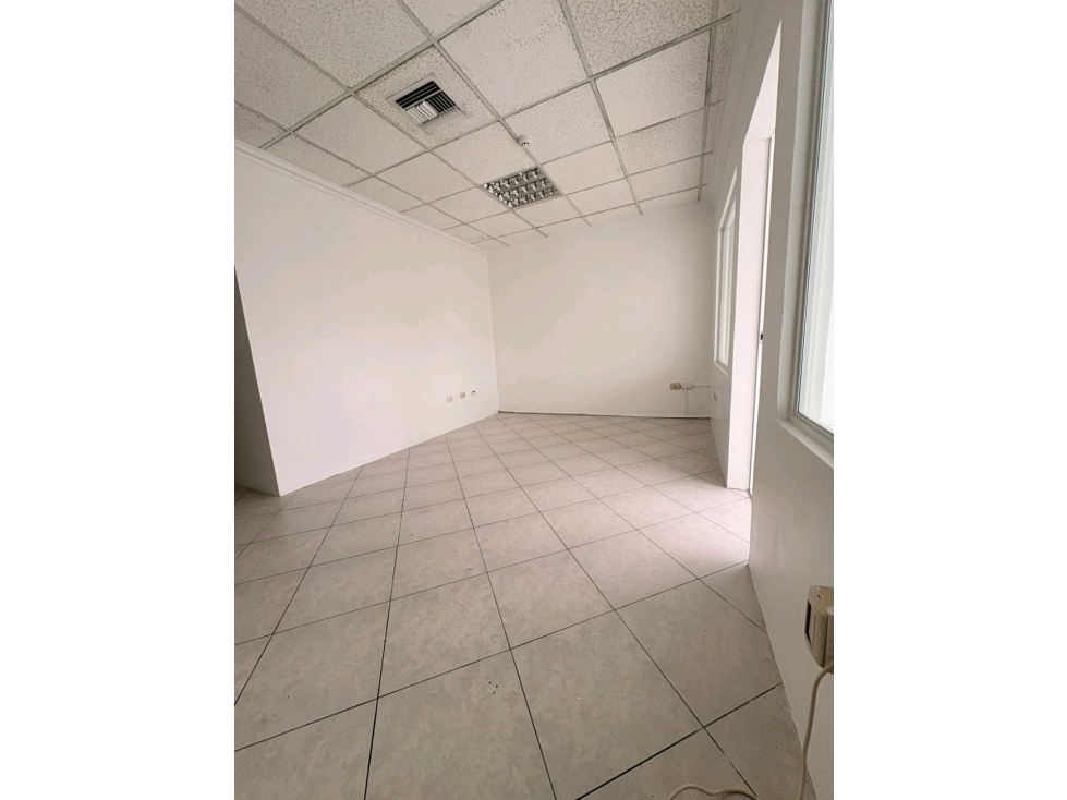 ALQUILO OFICINA EN EDIFICIO NOBIS - 4