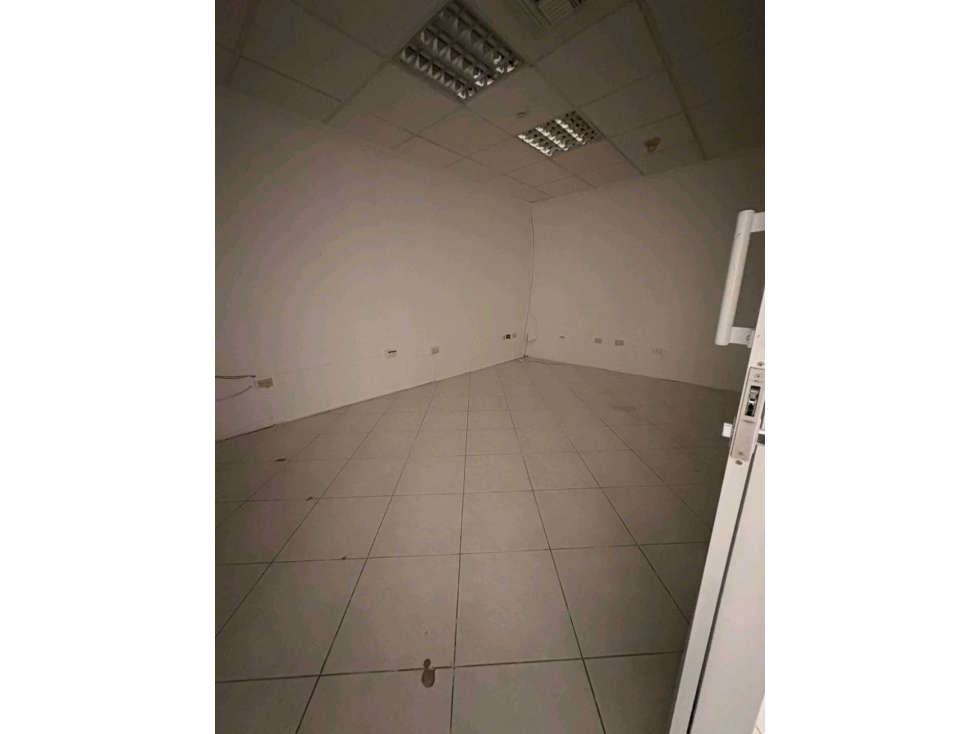 ALQUILO OFICINA EN EDIFICIO NOBIS - 5