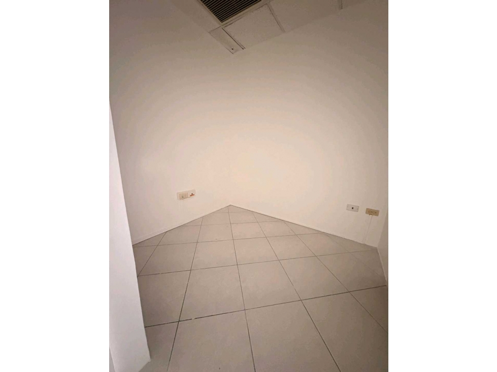 ALQUILO OFICINA EN EDIFICIO NOBIS - 6