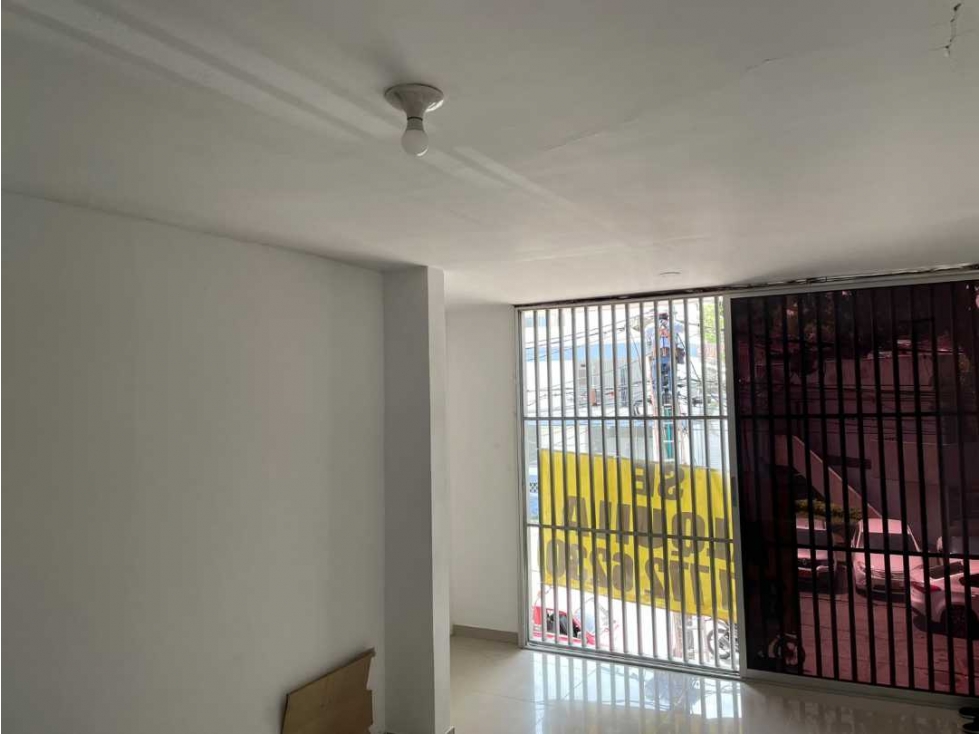 Alquilo oficina en el norte de cali barrio san vicente 2do piso 200 m2 — foto 2