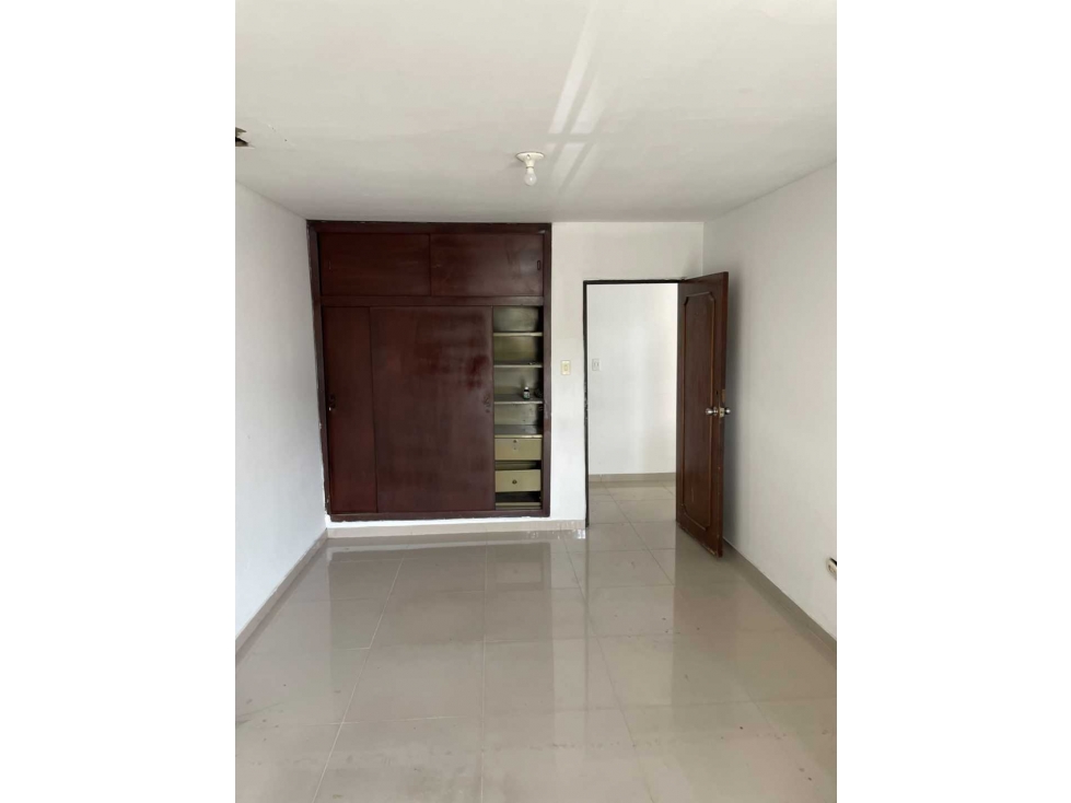 Alquilo oficina en el norte de cali barrio san vicente 2do piso 200 m2 — foto 3