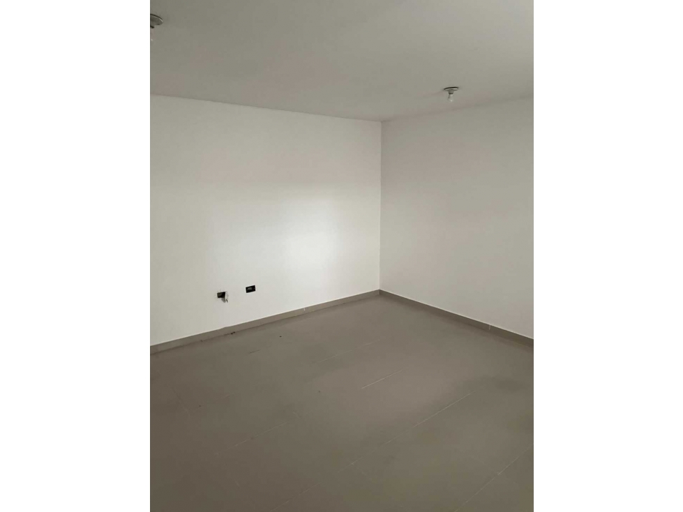 Alquilo oficina en el norte de cali barrio san vicente 2do piso 200 m2 — foto 4