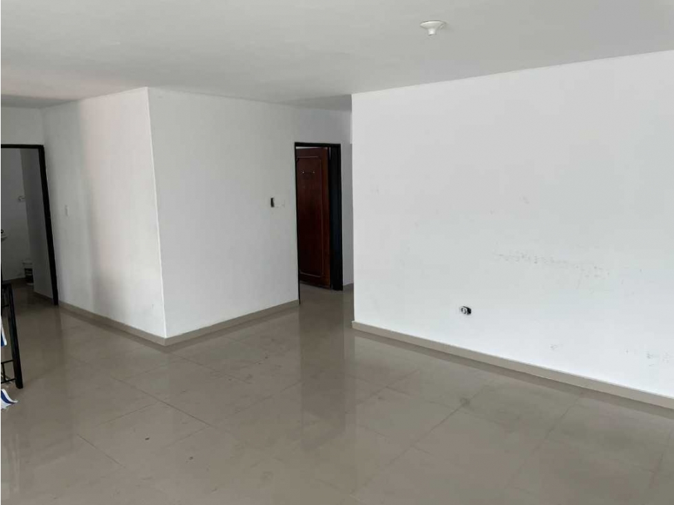 Alquilo oficina en el norte de cali barrio san vicente 2do piso 200 m2 — foto 5