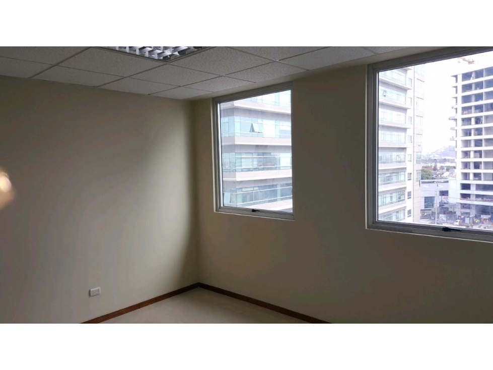 ALQUILO OFICINA EN TRADE BUILDING - 5