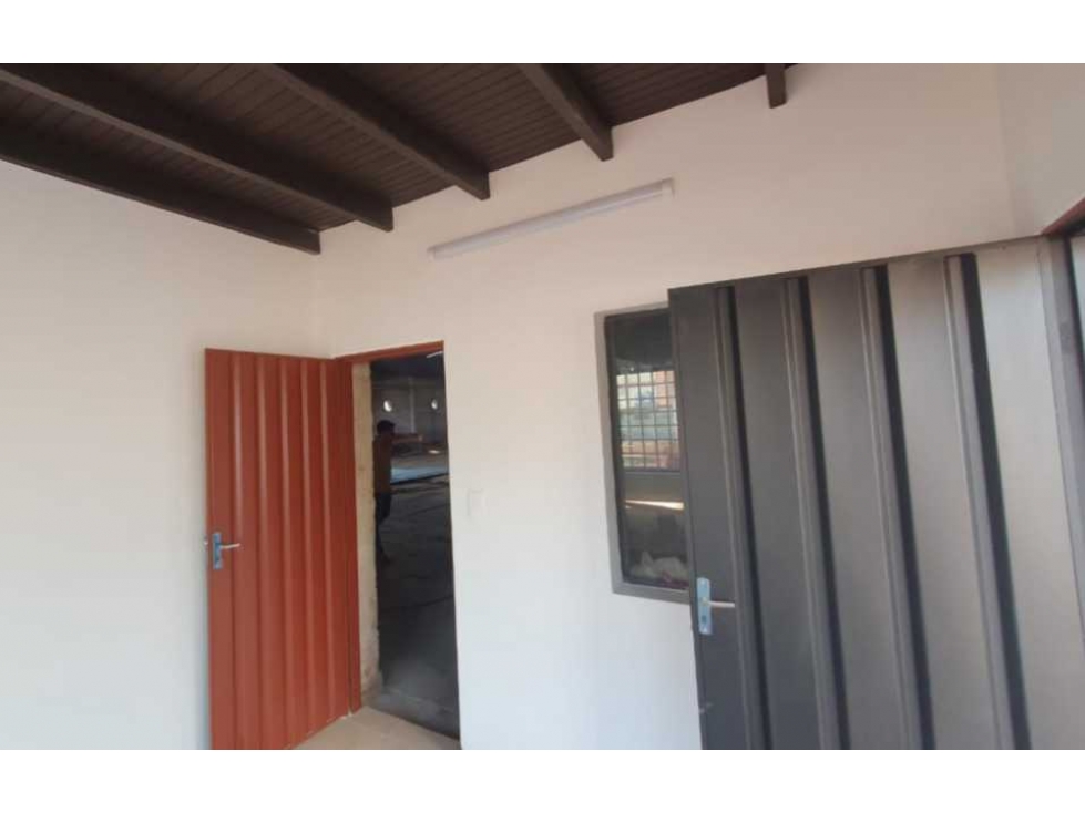ALQUILO PROPIEDAD IDEAL PARA FABRICA - 1330 m2 - Capiatá - 4