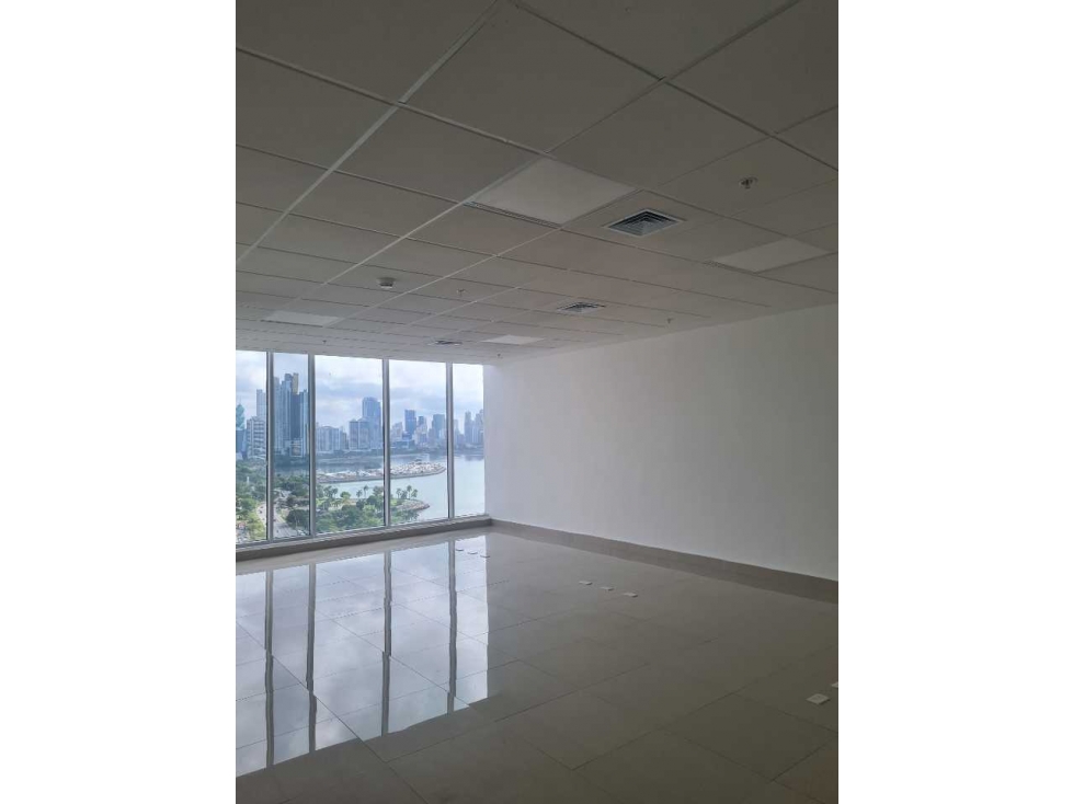 ALQUILO REBAJADA DE OPORTUNIDAD OFICINA EN BALBOA OFFICE CENTER — foto 2