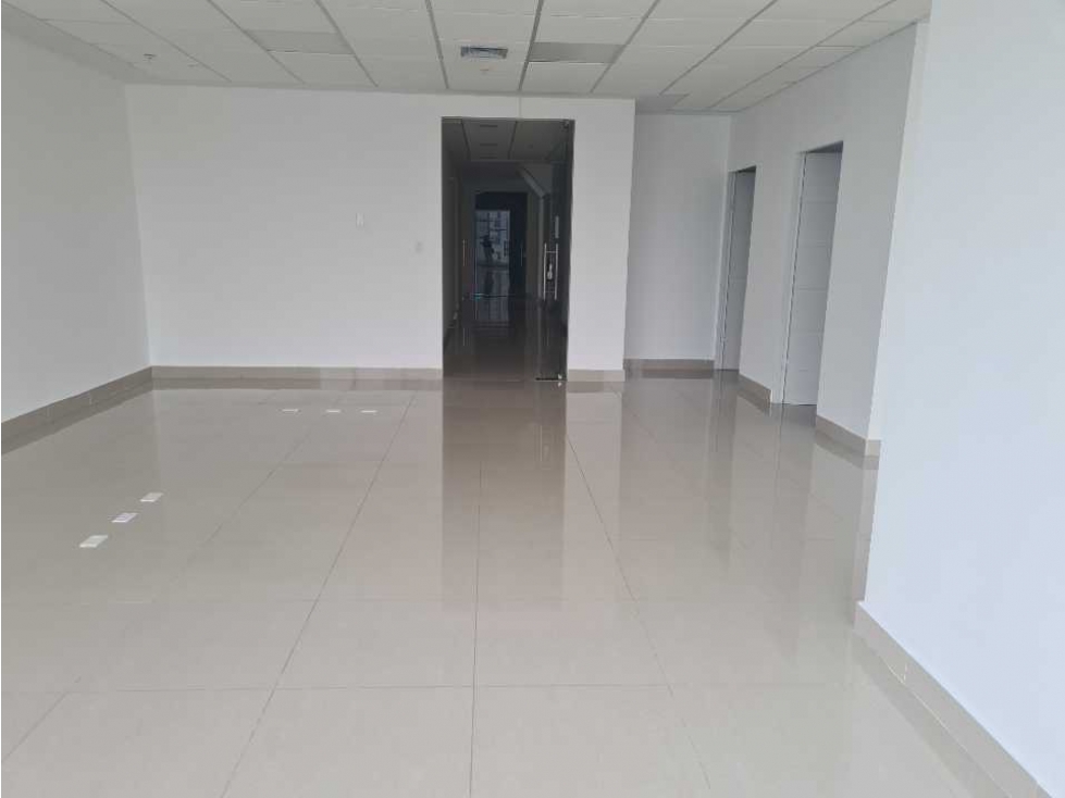 ALQUILO REBAJADA DE OPORTUNIDAD OFICINA EN BALBOA OFFICE CENTER — foto 5