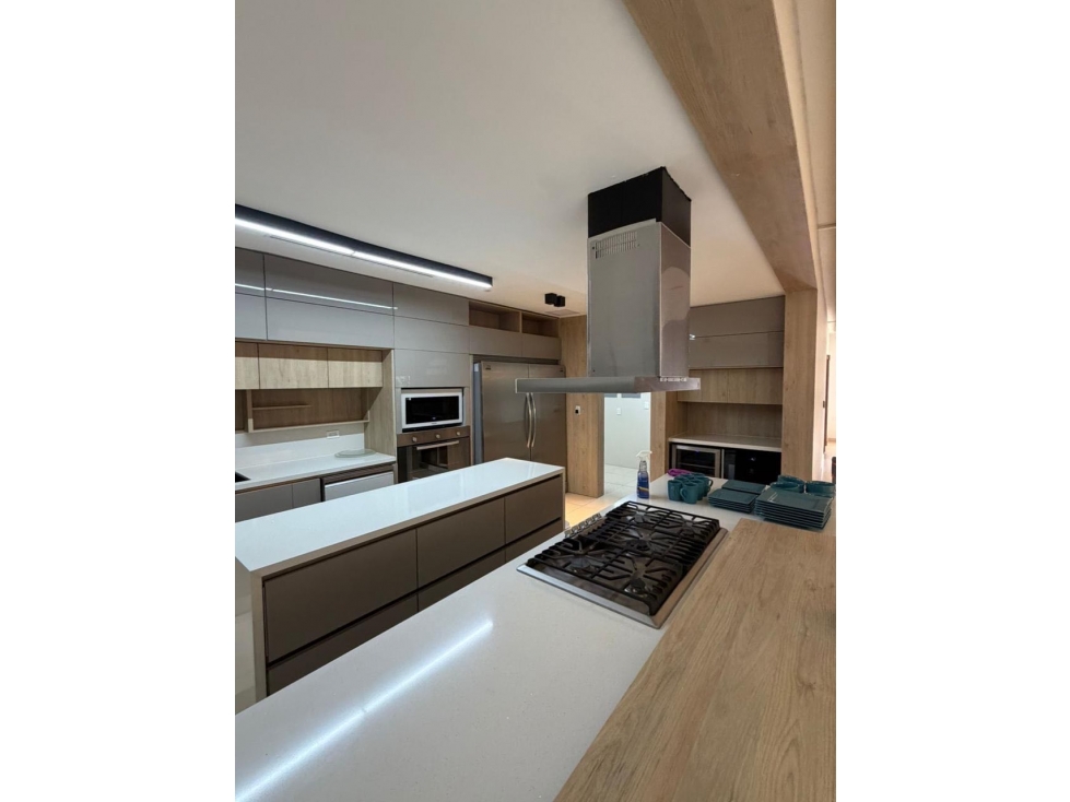 Alquilo remodelada y espectacular casa en el Doral Costa Sur 3600$
