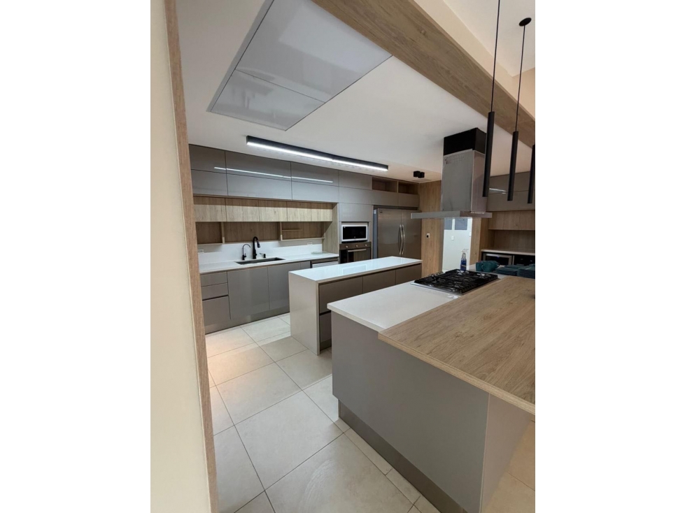 Alquilo remodelada y espectacular casa en el Doral Costa Sur 3600$ — foto 2