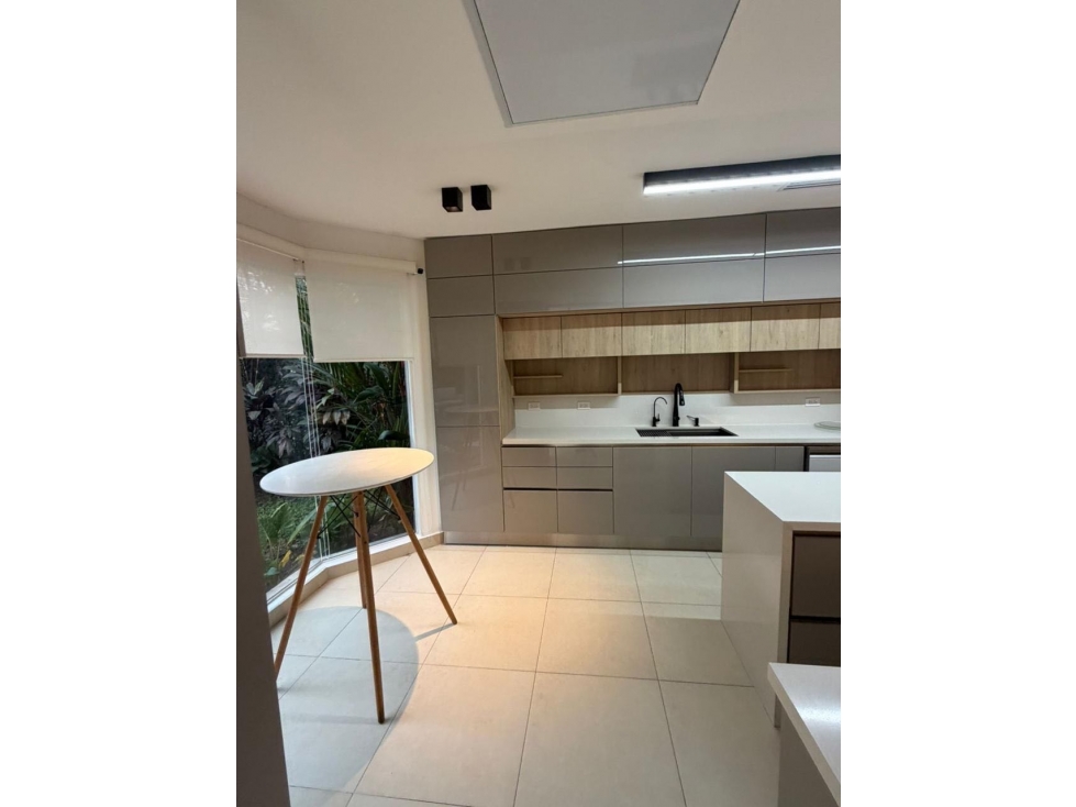 Alquilo remodelada y espectacular casa en el Doral Costa Sur 3600$ — foto 3