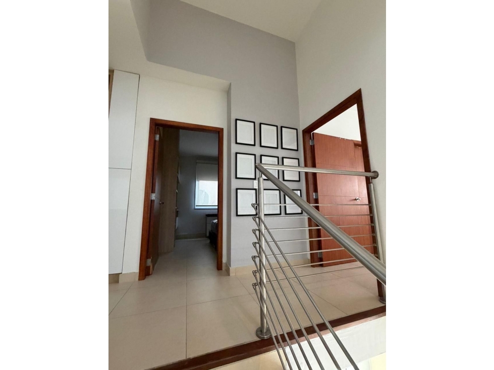 Alquilo remodelada y espectacular casa en el Doral Costa Sur 3600$ — foto 4