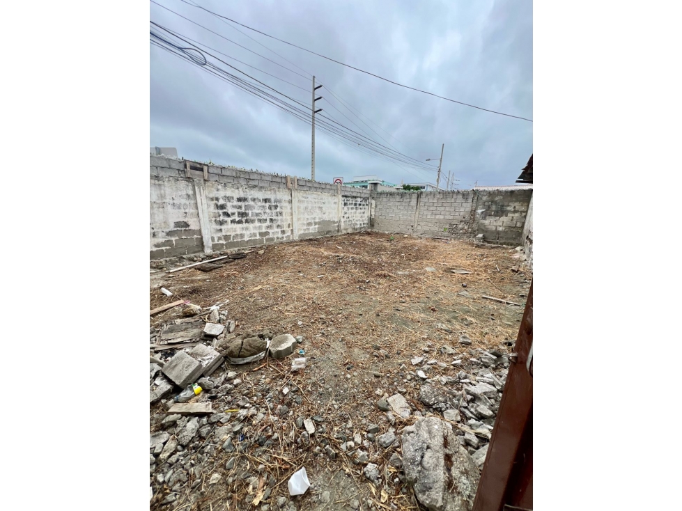 Alquilo Terreno Esquinero Frente al Municipio de Salinas - 5