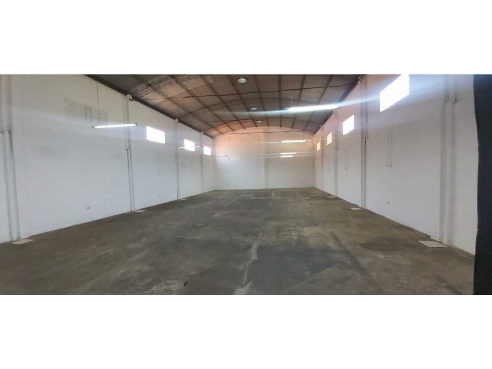 ALQUILO DEPOSITO DE 300M2 A PASOS DEL SHOPP MARIANO - 1