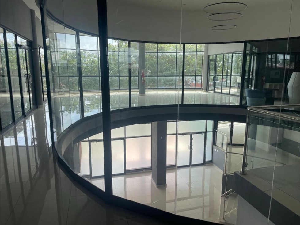 Alquilo vendo edificio comercial en la AV.Ramon Arias, El carmen