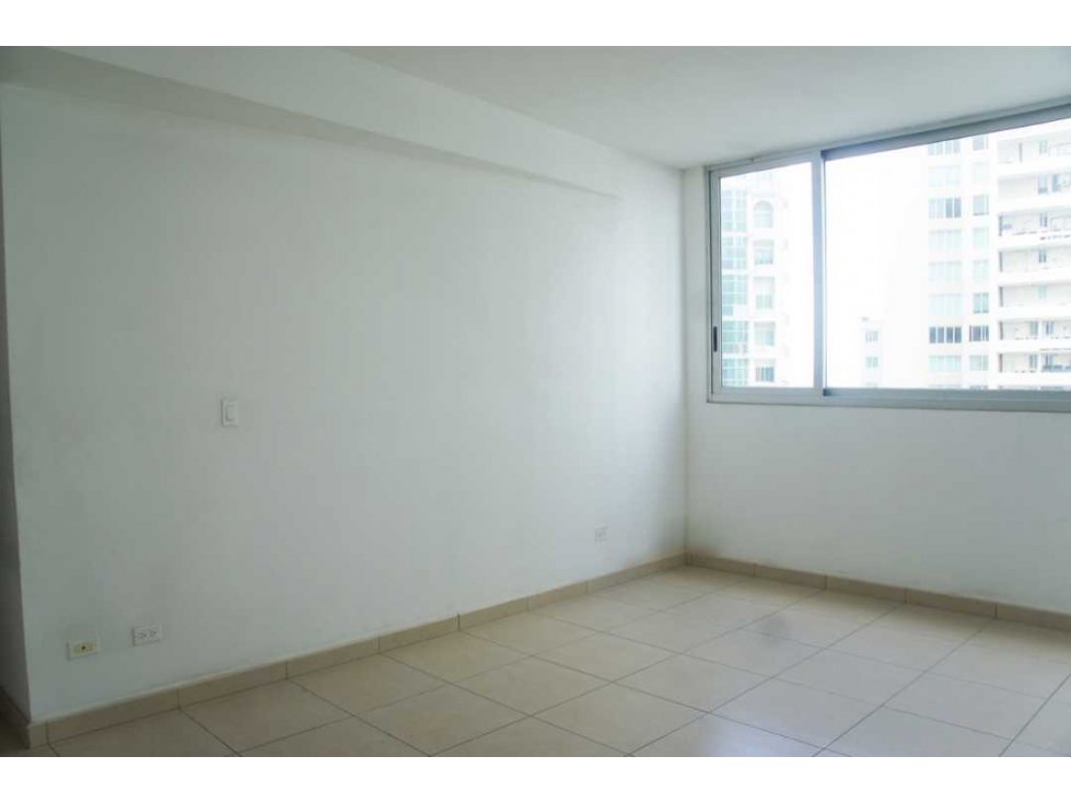 ALQUILO/ VENDO LUJOSO APT MODELO EN EXCLUSIVO PH OASIS ON THE BAY — foto 4