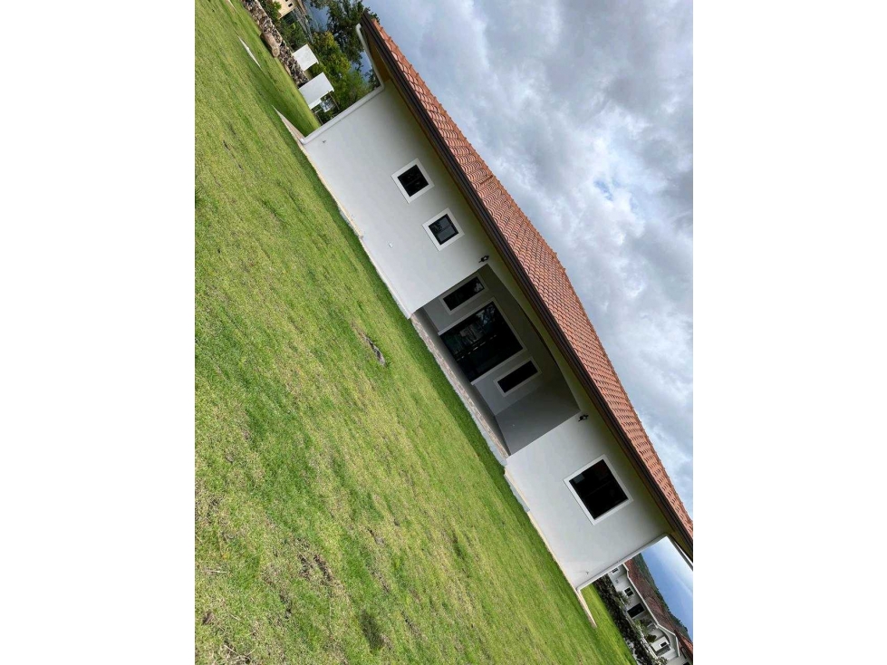 EN VENTA.CASA.3HAB Y GARITA DE SEGURIDAD BOQUETE