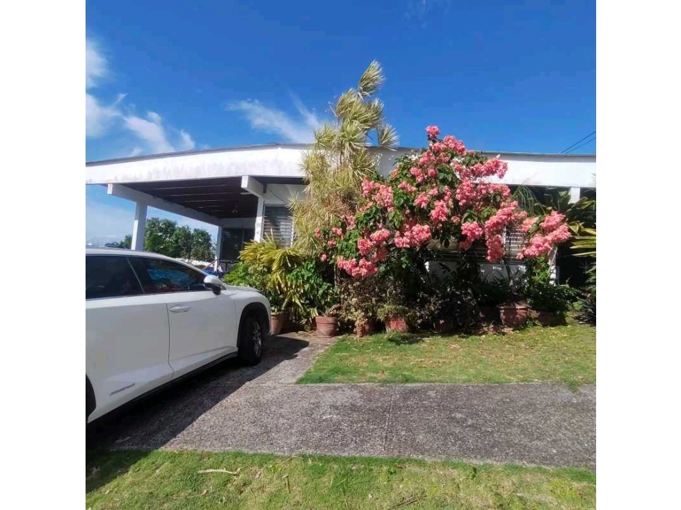ALQUILO.CASA EN ALTOS DEL DORADO SEMI AMOBLADA 1,800 VV