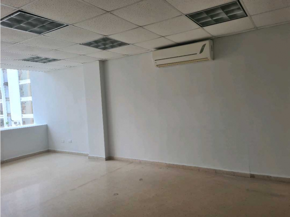 ALQUILO OFICINA EN MAGNA CENTER MARBELLA DIFERENTES TAMAÑOS. — foto 3