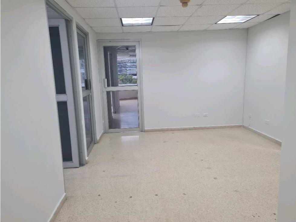 ALQUILO OFICINA EN MAGNA CENTER MARBELLA DIFERENTES TAMAÑOS. — foto 4