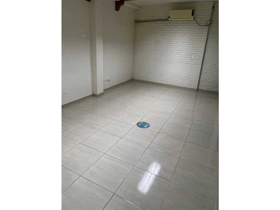 ALQULER LOCAL EN VIA PORRAS 200 M2