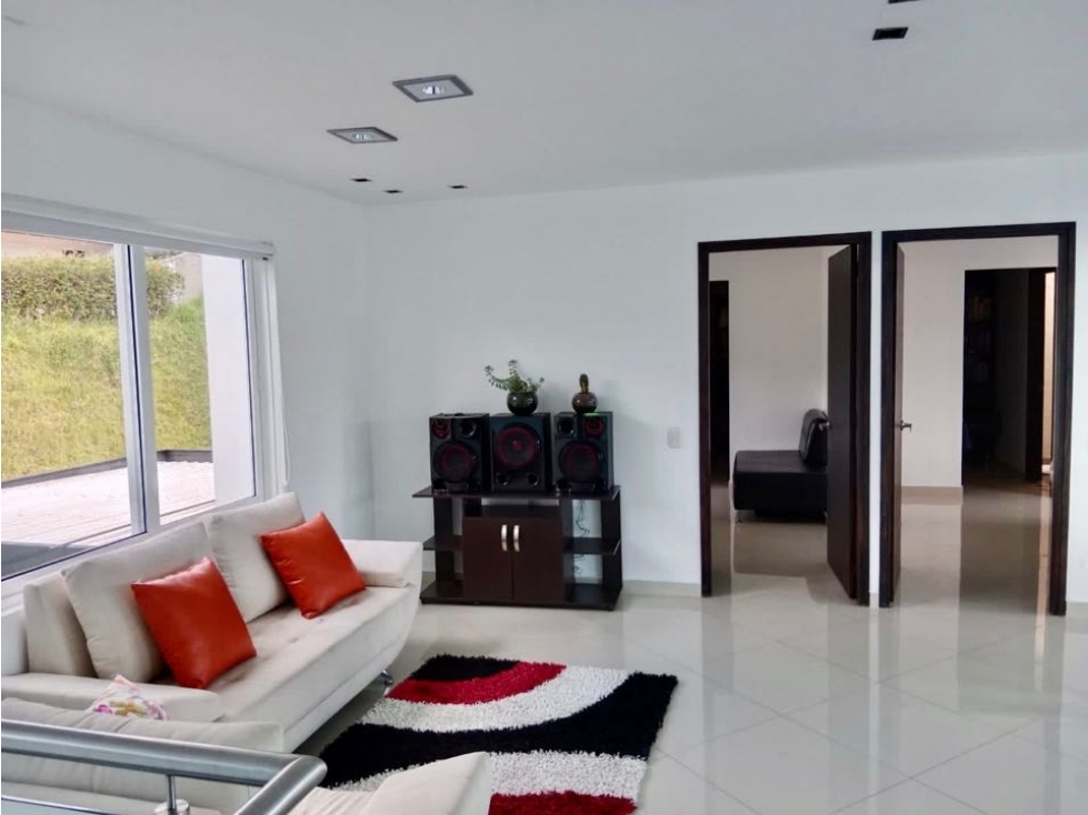 Amoblada Casa En La Ceja 6 Habitaciones - Antioquia - 3