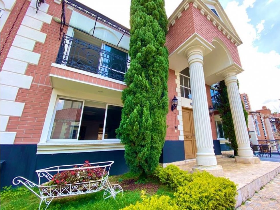 Amoblada Espectacular Casa Con Jacuzzi en Poblado - Medellín