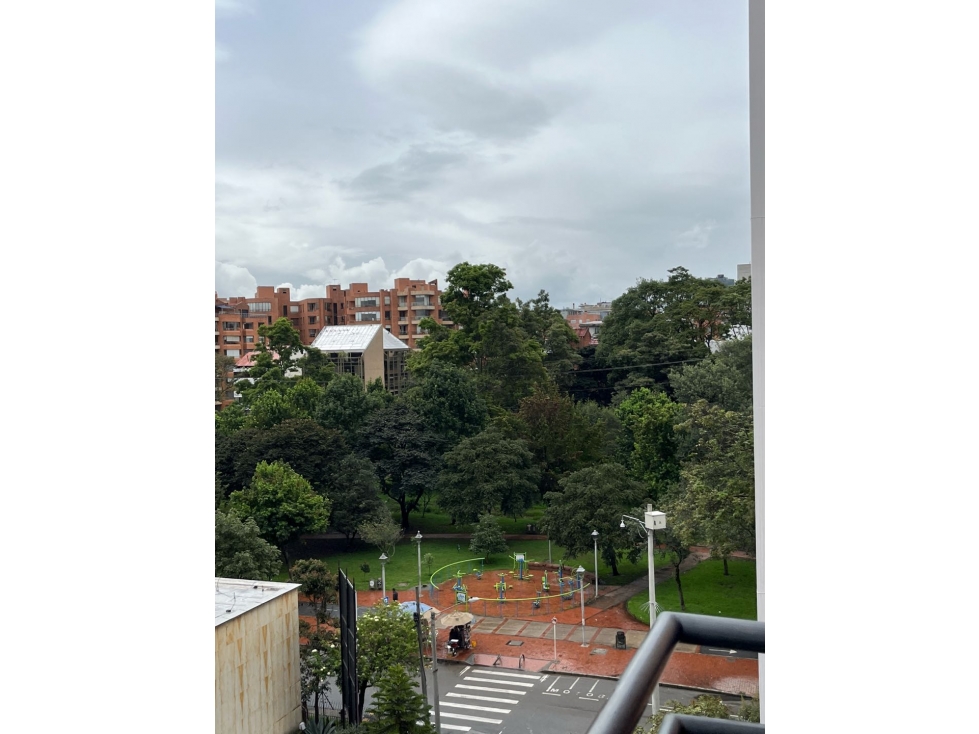 Amoblado a pasos del Virrey con balcón y sol de la tarde - 2