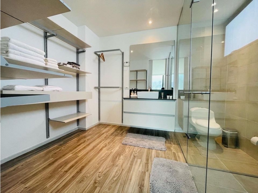 Amoblado Excelente Apartamento Piso 10 Poblado - Medellin — foto 3