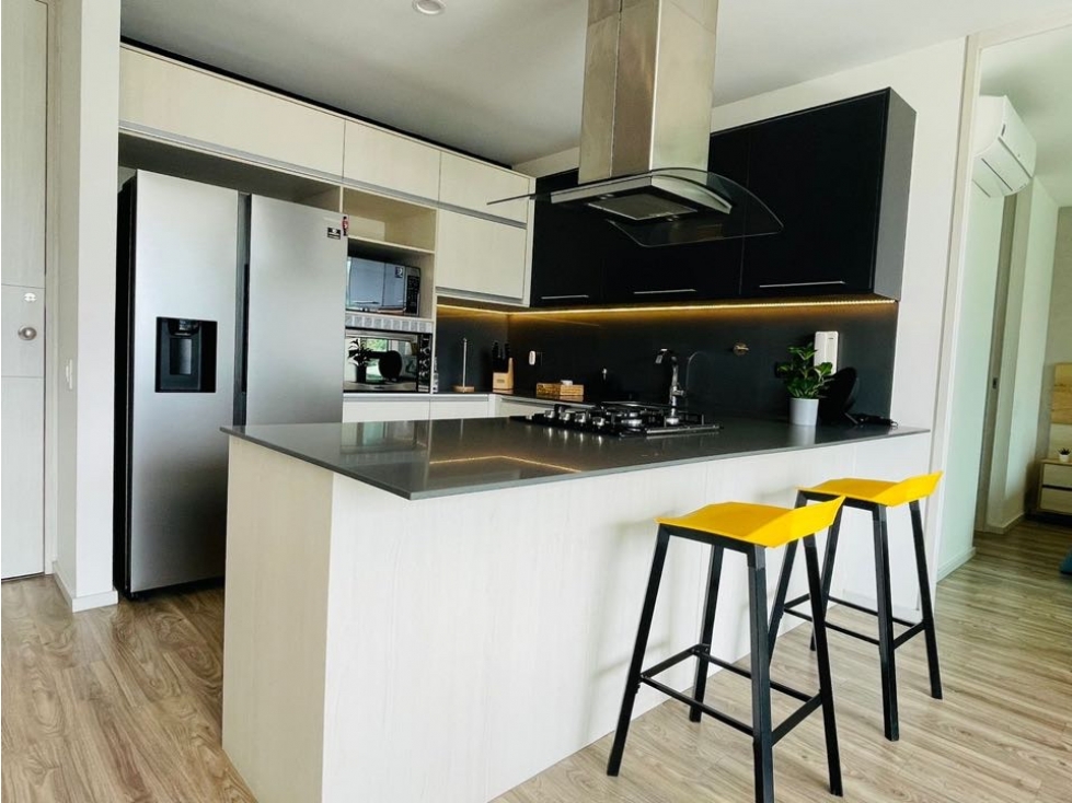 Amoblado Excelente Apartamento Piso 10 Poblado - Medellin — foto 5