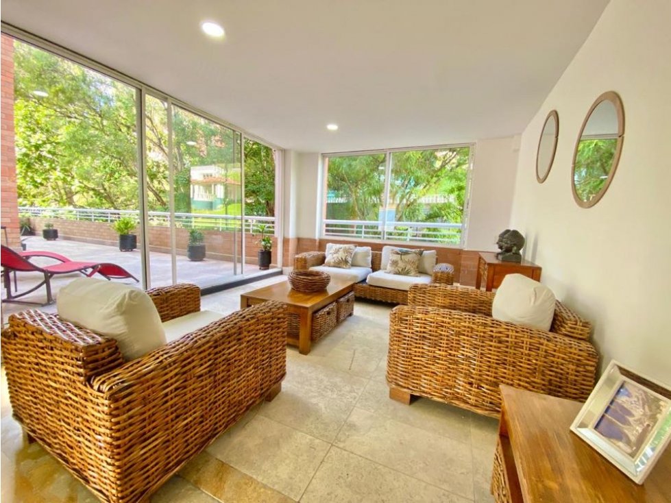 Amoblado Hermoso Apartamento de 4 Habitaciones en el Poblado-Medellín — foto 3