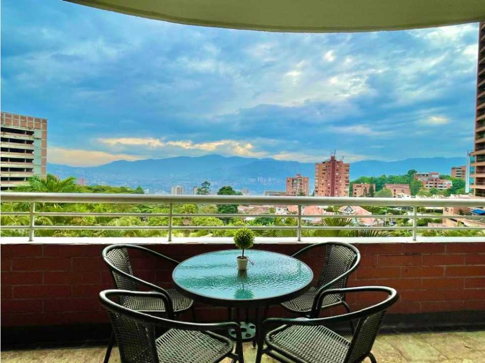 Amoblado Hermoso Apartamento de 4 Habitaciones en el Poblado-Medellín