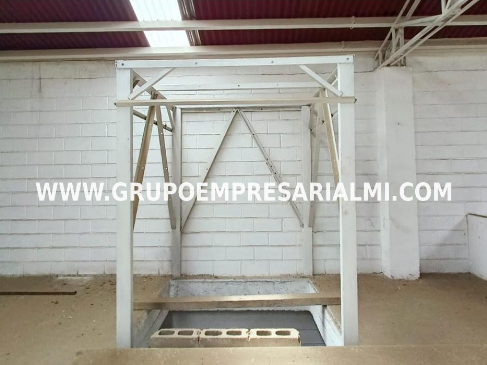 AMPLIA BODEGA EN VENTA - SECTOR NIQUIA COD: 33098 - 6