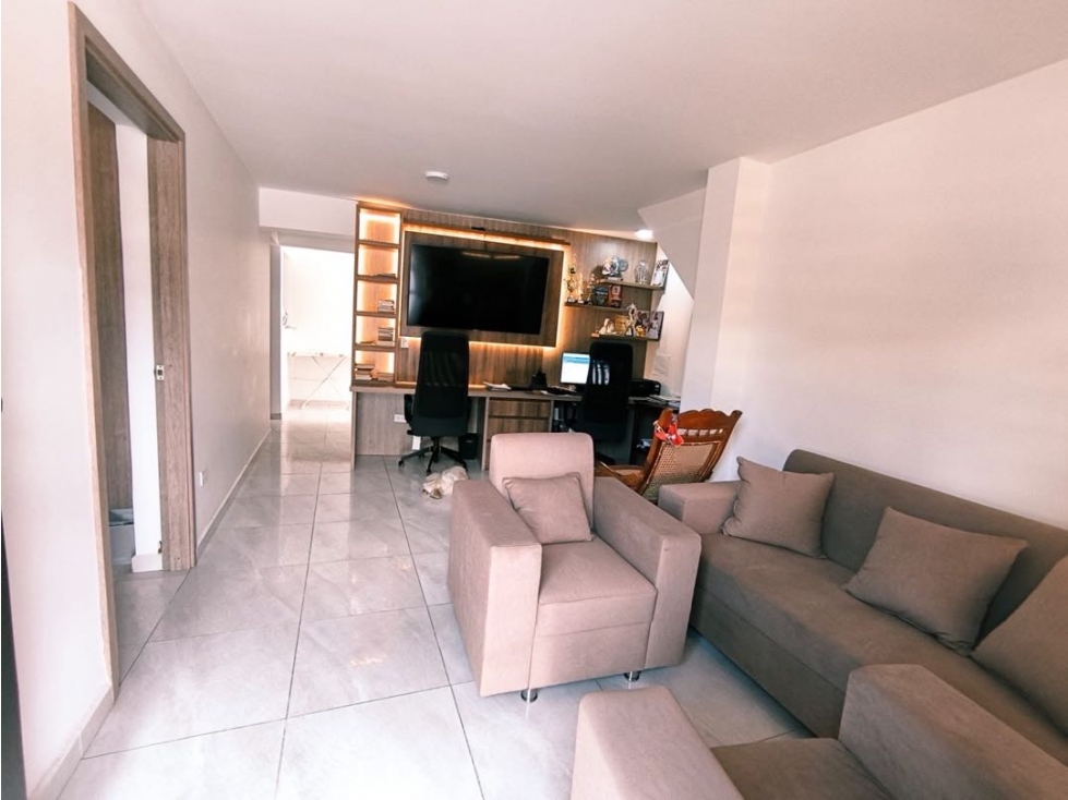 AMPLIA CASA | BARRIO FÁTIMA, COPACABANA EN VENTA E482