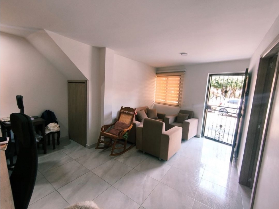 AMPLIA CASA | BARRIO FÁTIMA, COPACABANA EN VENTA E482 - 2